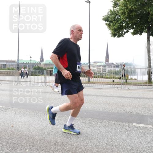29.06.2025 - hella hamburg halbmarathon Lena Gebhardt http://msf.ph/oto/8412227 29.06.2025 10:25:35 Lombardsbrücke 151, 1093, 1305, 1479, 1481, 1627, 2278, 3343, 3765, 3920, 3961, 3963, 4378, 4797, 5028, 5564, 5814, 6663, 6869, 8083, 8881, 8962, 9811, 9927, 10104, 10845, 10846, 11157, 11596, 11662, 11699, 11921, 12074, 12505, 13510, 13653, 13842, 14086, 14223, 14936, 15016, 15119, 15283, 15679, 16289, 16354, 16381, 16421, 16422, 16927 meine-sportfotos.de