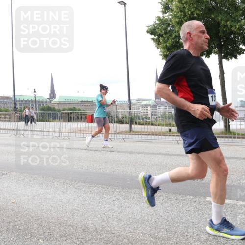 29.06.2025 - hella hamburg halbmarathon Lena Gebhardt http://msf.ph/oto/8412267 29.06.2025 10:25:35 Lombardsbrücke 15, 1093, 1305, 1479, 1481, 1627, 2278, 3343, 3765, 3920, 3961, 3963, 4378, 4797, 5028, 5564, 5814, 6663, 6869, 8083, 8881, 8962, 9811, 9927, 10104, 10845, 10846, 11157, 11596, 11662, 11699, 11921, 12074, 12505, 13510, 13653, 13842, 14086, 14223, 14936, 15016, 15119, 15283, 15679, 16289, 16354, 16381, 16421, 16422, 16927 meine-sportfotos.de
