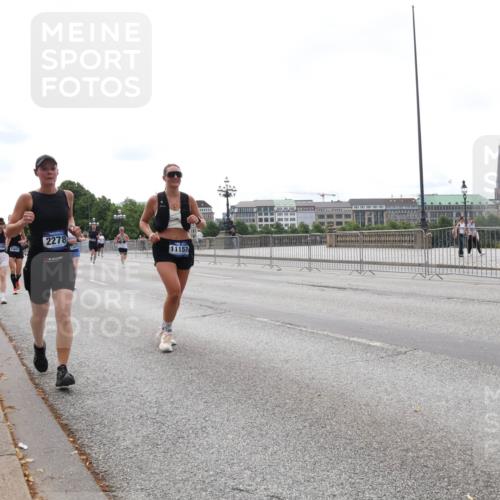 29.06.2025 - hella hamburg halbmarathon Lena Gebhardt http://msf.ph/oto/8412289 29.06.2025 10:25:36 Lombardsbrücke 1408611662, 2278, 11157, 1093, 1305, 1479, 1481, 1627, 2278, 3343, 3765, 3920, 3961, 3963, 4378, 4797, 5028, 5564, 5814, 6663, 6869, 8881, 8962, 9811, 9927, 10104, 10845, 10846, 11157, 11596, 11662, 11699, 11921, 12074, 12505, 12838, 13510, 13653, 13842, 14086, 14223, 14936, 15016, 15119, 15283, 15679, 16289, 16354, 16381, 16421, 16422, 16927 meine-sportfotos.de