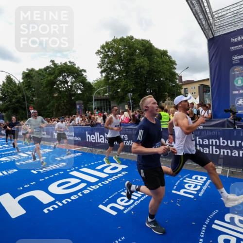 29.06.2025 - hella hamburg halbmarathon Zöllner http://msf.ph/oto/8412310 29.06.2025 10:46:38 Ziel 1920, 4497, 5459, 8482, 9051, 9232, 9386, 9529, 13525, 13554, 15026, 15133, 15206, 15714, 17281, 17461, 18297, 18882 meine-sportfotos.de