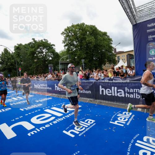 29.06.2025 - hella hamburg halbmarathon Zöllner http://msf.ph/oto/8412329 29.06.2025 10:46:39 Ziel 1920, 1942, 5459, 8482, 9051, 9232, 9529, 13525, 13554, 15026, 15133, 15206, 15714, 17281, 17461, 18297, 18882 meine-sportfotos.de