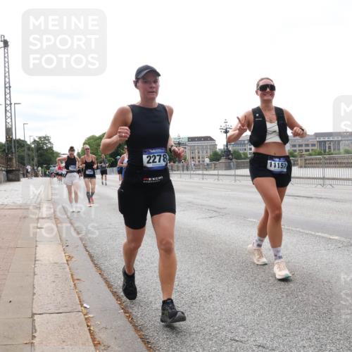 29.06.2025 - hella hamburg halbmarathon Lena Gebhardt http://msf.ph/oto/8412337 29.06.2025 10:25:36 Lombardsbrücke 14086, 11662, 2278, 11157, 1093, 1305, 1479, 1481, 1627, 2278, 3343, 3765, 3920, 3961, 3963, 4378, 4797, 5028, 5564, 5814, 6663, 6869, 8881, 8962, 9811, 9927, 10104, 10845, 10846, 11157, 11596, 11662, 11699, 11921, 12074, 12505, 12838, 13510, 13653, 13842, 14086, 14223, 14936, 15016, 15119, 15283, 15679, 16289, 16354, 16381, 16421, 16422, 16927 meine-sportfotos.de