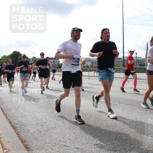 29.06.2025 - hella hamburg halbmarathon Lena Gebhardt http://msf.ph/oto/8412368 29.06.2025 10:17:15 Lombardsbrücke 1356, 12100, 12043, 929, 5930, 2908, 1083, 1117, 1137, 1240, 1298, 1331, 1348, 1356, 1403, 1477, 1553, 1602, 2225, 2305, 2860, 2908, 3210, 3450, 3464, 3466, 3622, 3802, 3803, 4194, 4852, 5023, 5390, 5929, 5930, 5995, 6126, 6128, 6328, 6520, 6522, 6948, 7011, 7114, 7115, 7257, 7291, 7345, 7360, 7376, 7410, 7445, 7566, 7647, 7844, 7924, 7928, 7945, 8210, 8253, 8263, 8309, 8351, 8433, 8513, 8558, 8895, 8983, 9091, 9152, 9208, 9259 meine-sportfotos.de