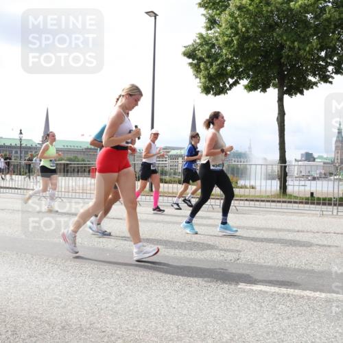 29.06.2025 - hella hamburg halbmarathon Lena Gebhardt http://msf.ph/oto/8412371 29.06.2025 10:41:56 Lombardsbrücke 4541, 1039, 1314, 1509, 1623, 1648, 1712, 1752, 2145, 2153, 2523, 2974, 3276, 3326, 3344, 3459, 3460, 3568, 4329, 4415, 4541, 4735, 4736, 4787, 4885, 5432, 5671, 6136, 6137, 6153, 6320, 6430, 6436, 6450, 6618, 6837, 6846, 6917, 7022, 7023, 7357, 7477, 7955, 7968, 8004, 8014, 8162, 8163, 8300, 8301, 8443, 8848, 8897, 8908, 9008, 9223, 9467, 9588, 10027, 10348, 10483, 10623, 11011, 11166 meine-sportfotos.de