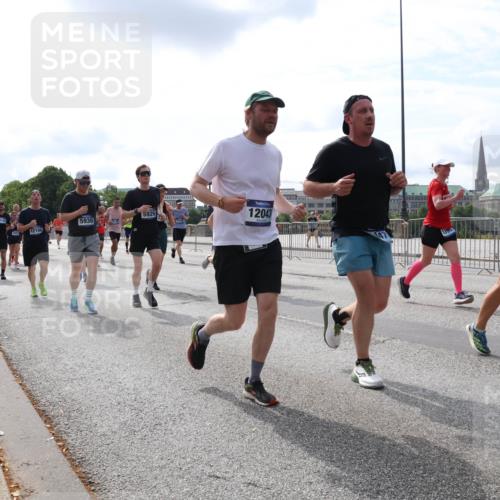 29.06.2025 - hella hamburg halbmarathon Lena Gebhardt http://msf.ph/oto/8412399 29.06.2025 10:17:15 Lombardsbrücke 5930, 1356, 12100, 5929, 12043, 1083, 1117, 1137, 1240, 1298, 1331, 1348, 1356, 1403, 1477, 1553, 1602, 2225, 2305, 2860, 2908, 3210, 3450, 3464, 3466, 3622, 3802, 3803, 4194, 4852, 5023, 5390, 5929, 5930, 5995, 6126, 6128, 6328, 6520, 6522, 6948, 7011, 7114, 7115, 7257, 7291, 7345, 7360, 7376, 7410, 7445, 7566, 7647, 7844, 7924, 7928, 7945, 8210, 8253, 8263, 8309, 8351, 8433, 8513, 8558, 8895, 8983, 9091, 9152, 9208, 9259 meine-sportfotos.de
