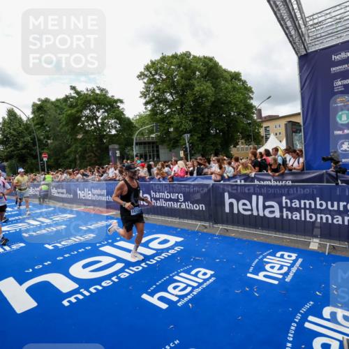 29.06.2025 - hella hamburg halbmarathon Zöllner http://msf.ph/oto/8412401 29.06.2025 10:46:43 Ziel 1920, 1942, 9051, 13525, 13554, 15026, 15133, 15714, 16175, 17743, 17865, 18297, 19128 meine-sportfotos.de