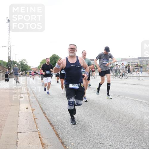 29.06.2025 - hella hamburg halbmarathon Lena Gebhardt http://msf.ph/oto/8412408 29.06.2025 10:51:14 Lombardsbrücke 17079, 1642, 782, 13522, 029, 553, 1129, 1203, 1208, 1404, 1478, 1617, 1997, 2200, 2202, 2308, 2358, 2380, 2484, 2485, 2859, 3229, 3934, 4156, 4652, 4713, 4771, 4808, 4848, 4878, 4920, 5286, 5289, 5357, 5394, 5530, 6091, 6178, 6961, 7012, 7141, 7769, 7770, 7771, 7825, 7871, 7992, 8040, 8200, 8410, 8672, 8779, 8986, 9166, 9167, 9582, 9583, 9763, 10029, 10552, 10614, 10636, 11034, 11052, 11252, 11268, 11575, 11577, 14534 meine-sportfotos.de