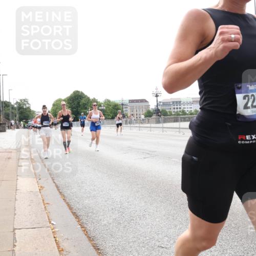 29.06.2025 - hella hamburg halbmarathon Lena Gebhardt http://msf.ph/oto/8412428 29.06.2025 10:25:37 Lombardsbrücke 11662, 318, 2278, 1093, 1305, 1479, 1481, 1627, 2278, 3343, 3765, 3920, 3961, 3963, 4378, 4797, 5028, 5564, 5814, 6663, 6869, 8881, 8962, 9811, 9927, 10104, 10219, 10845, 10846, 11157, 11596, 11662, 11699, 12074, 12505, 12838, 13510, 13653, 13842, 14086, 14223, 14936, 15016, 15119, 15283, 16289, 16354, 16381, 16421, 16422, 16927, 17369 meine-sportfotos.de