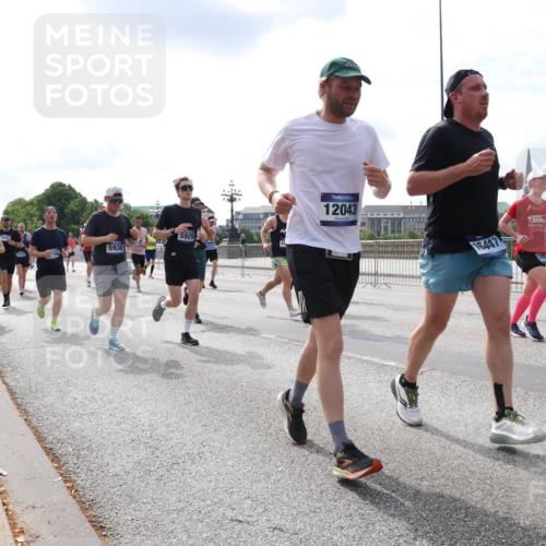 29.06.2025 - hella hamburg halbmarathon Lena Gebhardt http://msf.ph/oto/8412431 29.06.2025 10:17:15 Lombardsbrücke 1356, 100, 5930, 5929, 12043, 16447, 1083, 1117, 1137, 1240, 1298, 1331, 1348, 1356, 1403, 1477, 1553, 1602, 2225, 2305, 2860, 2908, 3210, 3450, 3464, 3466, 3622, 3802, 3803, 4194, 4852, 5023, 5390, 5929, 5930, 5995, 6126, 6128, 6328, 6520, 6522, 6948, 7011, 7114, 7115, 7257, 7291, 7345, 7360, 7376, 7410, 7445, 7566, 7647, 7844, 7924, 7928, 7945, 8210, 8253, 8263, 8309, 8351, 8433, 8513, 8558, 8895, 8983, 9091, 9152, 9208, 9259 meine-sportfotos.de