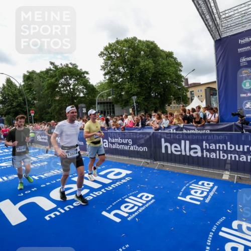 29.06.2025 - hella hamburg halbmarathon Zöllner http://msf.ph/oto/8412438 29.06.2025 10:46:45 Ziel 1920, 1942, 3976, 6630, 9051, 13554, 14541, 15026, 15714, 15900, 16175, 17743, 17865, 18297, 19128 meine-sportfotos.de
