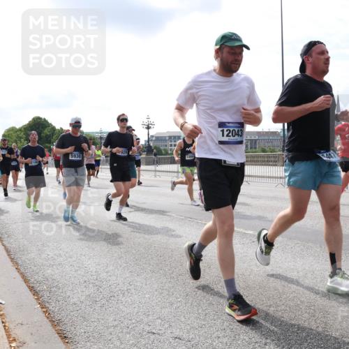 29.06.2025 - hella hamburg halbmarathon Lena Gebhardt http://msf.ph/oto/8412464 29.06.2025 10:17:15 Lombardsbrücke 1356, 2100, 5930, 14950, 12043, 1083, 1117, 1137, 1240, 1298, 1331, 1348, 1356, 1403, 1477, 1553, 1602, 2225, 2305, 2860, 2908, 3210, 3450, 3464, 3466, 3622, 3802, 3803, 4194, 4852, 5023, 5390, 5929, 5930, 5995, 6126, 6128, 6328, 6520, 6522, 6948, 7011, 7114, 7115, 7257, 7291, 7345, 7360, 7376, 7410, 7445, 7566, 7647, 7844, 7924, 7928, 7945, 8210, 8253, 8263, 8309, 8351, 8433, 8513, 8558, 8895, 8983, 9091, 9152, 9208, 9259 meine-sportfotos.de