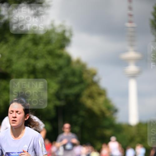 29.06.2025 - hella hamburg halbmarathon Dr. Thomas Lammeyer http://msf.ph/oto/8412465 29.06.2025 10:43:25 Kennedybrücke 1451, 1856, 1883, 2092, 2498, 2524, 2534, 2660, 3307, 3726, 4028, 4410, 4603, 4964, 5617, 5684, 5735, 6112, 6342, 6343, 7263, 7341, 7350, 7589, 7684, 7815, 8783, 10315, 10604, 10696, 11059, 11129, 11313, 11381, 11382 meine-sportfotos.de