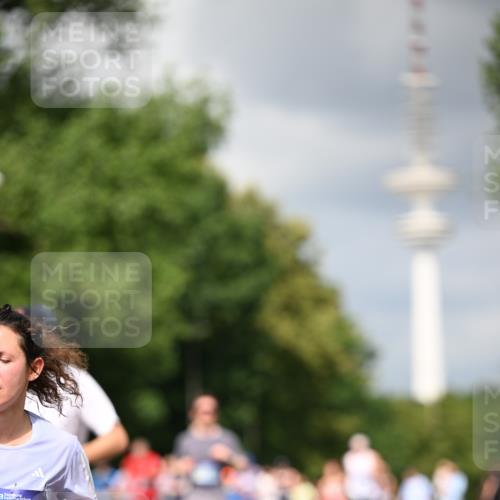 29.06.2025 - hella hamburg halbmarathon Dr. Thomas Lammeyer http://msf.ph/oto/8412476 29.06.2025 10:43:25 Kennedybrücke 1451, 1856, 1883, 2092, 2498, 2524, 2534, 2660, 3307, 3726, 4028, 4410, 4603, 4964, 5617, 5684, 5735, 6112, 6342, 6343, 7263, 7341, 7350, 7589, 7684, 7815, 8783, 10315, 10604, 10696, 11059, 11129, 11313, 11381, 11382 meine-sportfotos.de