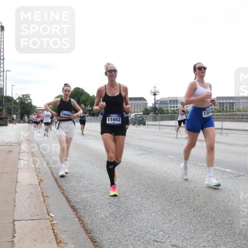 29.06.2025 - hella hamburg halbmarathon Lena Gebhardt http://msf.ph/oto/8412526 29.06.2025 10:25:40 Lombardsbrücke 14086, 11662, 1384, 1093, 1305, 1479, 1481, 1627, 2278, 3343, 3765, 3961, 3963, 4378, 4797, 5028, 5497, 5564, 5814, 6663, 6869, 8881, 8962, 9811, 9927, 10104, 10219, 10845, 10846, 11157, 11596, 11662, 11699, 11828, 12074, 12505, 12838, 13510, 13653, 13842, 14086, 14223, 14936, 15016, 15119, 15283, 16289, 16354, 16381, 16421, 16422, 16927, 17369 meine-sportfotos.de
