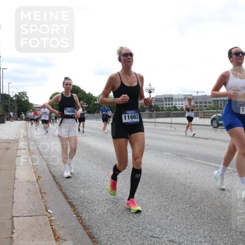 29.06.2025 - hella hamburg halbmarathon Lena Gebhardt http://msf.ph/oto/8412553 29.06.2025 10:25:40 Lombardsbrücke 14086, 11662, 13842, 1093, 1305, 1479, 1481, 1627, 2278, 3343, 3765, 3961, 3963, 4378, 4797, 5028, 5497, 5564, 5814, 6663, 6869, 8881, 8962, 9811, 9927, 10104, 10219, 10845, 10846, 11157, 11596, 11662, 11699, 11828, 12074, 12505, 12838, 13510, 13653, 13842, 14086, 14223, 14936, 15016, 15119, 15283, 16289, 16354, 16381, 16421, 16422, 16927, 17369 meine-sportfotos.de