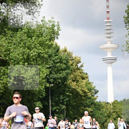 29.06.2025 - hella hamburg halbmarathon Dr. Thomas Lammeyer http://msf.ph/oto/8412559 29.06.2025 10:43:28 Kennedybrücke 1451, 1856, 1883, 2092, 2498, 2524, 2534, 2660, 3307, 3726, 4028, 4410, 4603, 4964, 5617, 5684, 5735, 6112, 6342, 6343, 6611, 7263, 7341, 7350, 7589, 7684, 7815, 8783, 9393, 10315, 10554, 10604, 10696, 11059, 11129, 11313, 11381, 11382 meine-sportfotos.de