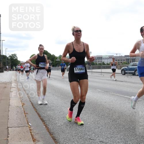 29.06.2025 - hella hamburg halbmarathon Lena Gebhardt http://msf.ph/oto/8412575 29.06.2025 10:25:40 Lombardsbrücke 14086, 11662, 1384, 1093, 1305, 1479, 1481, 1627, 2278, 3343, 3765, 3961, 3963, 4378, 4797, 5028, 5497, 5564, 5814, 6663, 6869, 8881, 8962, 9811, 9927, 10104, 10219, 10845, 10846, 11157, 11596, 11662, 11699, 11828, 12074, 12505, 12838, 13510, 13653, 13842, 14086, 14223, 14936, 15016, 15119, 15283, 16289, 16354, 16381, 16421, 16422, 16927, 17369 meine-sportfotos.de