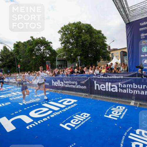 29.06.2025 - hella hamburg halbmarathon Zöllner http://msf.ph/oto/8412578 29.06.2025 10:23:32 Ziel 35, 52, 9385, 16169, 17771 meine-sportfotos.de