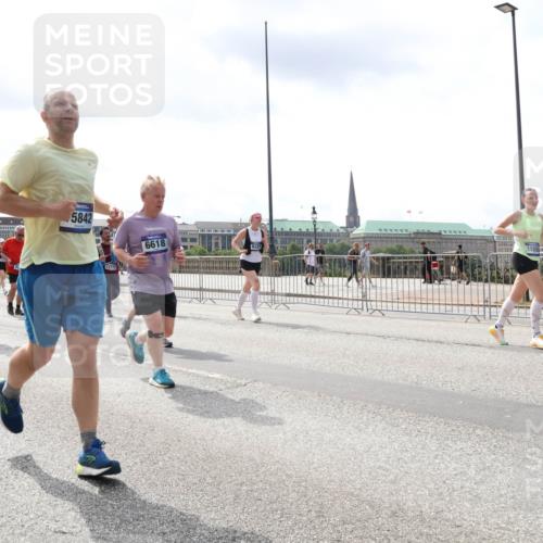 29.06.2025 - hella hamburg halbmarathon Lena Gebhardt http://msf.ph/oto/8412598 29.06.2025 10:41:57 Lombardsbrücke 14872, 1712, 5842, 6618, 6320, 1039, 1314, 1509, 1623, 1648, 1712, 1752, 2145, 2153, 2523, 2974, 3276, 3326, 3344, 3459, 3460, 3568, 4329, 4415, 4541, 4735, 4736, 4787, 4885, 5432, 5671, 6136, 6137, 6153, 6320, 6430, 6436, 6450, 6618, 6837, 6846, 6917, 7357, 7477, 7955, 7968, 8004, 8014, 8162, 8163, 8300, 8301, 8443, 8848, 8897, 8908, 9008, 9223, 9467, 9588, 10027, 10348, 10623, 11011, 11166 meine-sportfotos.de