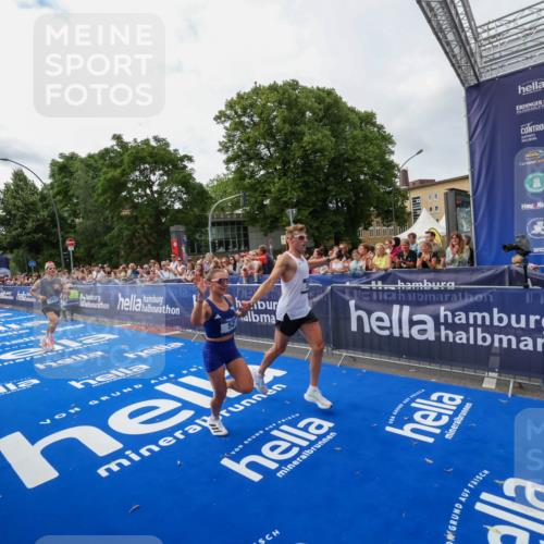 29.06.2025 - hella hamburg halbmarathon Zöllner http://msf.ph/oto/8412603 29.06.2025 10:23:33 Ziel 35, 52, 9385, 16169, 17771 meine-sportfotos.de