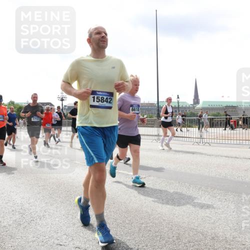 29.06.2025 - hella hamburg halbmarathon Lena Gebhardt http://msf.ph/oto/8412628 29.06.2025 10:41:58 Lombardsbrücke 14872, 1712, 11, 7477, 2253, 15842, 6618, 1039, 1314, 1509, 1623, 1648, 1712, 1752, 2145, 2153, 2523, 2974, 3276, 3326, 3459, 3460, 3568, 4329, 4541, 4735, 4736, 4787, 4885, 5419, 5432, 5671, 6136, 6137, 6153, 6320, 6430, 6436, 6450, 6618, 6837, 6846, 6917, 7357, 7477, 7955, 7968, 8004, 8014, 8162, 8163, 8300, 8301, 8443, 8848, 8897, 8908, 9008, 9223, 9370, 9467, 9588, 10027, 10348, 10623, 11011 meine-sportfotos.de