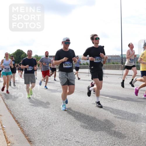 29.06.2025 - hella hamburg halbmarathon Lena Gebhardt http://msf.ph/oto/8412629 29.06.2025 10:17:16 Lombardsbrücke 5930, 1356, 12100, 9259, 5929, 5023, 1083, 1117, 1137, 1204, 1240, 1298, 1331, 1348, 1356, 1403, 1477, 1553, 1602, 2225, 2305, 2860, 2908, 3210, 3450, 3464, 3466, 3622, 3802, 3803, 4194, 4852, 5023, 5390, 5929, 5930, 5995, 6126, 6128, 6328, 6520, 6522, 6786, 6948, 7011, 7114, 7115, 7257, 7291, 7345, 7360, 7376, 7410, 7445, 7566, 7647, 7844, 7924, 7928, 7945, 8210, 8253, 8263, 8309, 8351, 8433, 8513, 8558, 8895, 8983, 9152, 9208, 9259 meine-sportfotos.de