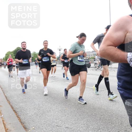 29.06.2025 - hella hamburg halbmarathon Lena Gebhardt http://msf.ph/oto/8412669 29.06.2025 10:51:15 Lombardsbrücke 1404, 12, 17079, 3, 16427, 14152, 1197, 7825, 029, 1129, 1203, 1208, 1404, 1478, 1617, 1997, 2200, 2202, 2308, 2358, 2380, 2484, 2485, 2859, 3934, 4156, 4652, 4713, 4771, 4808, 4848, 4878, 4920, 5286, 5289, 5357, 5394, 5530, 6091, 6178, 6945, 6961, 7012, 7141, 7769, 7770, 7771, 7825, 7841, 7871, 7992, 8040, 8200, 8410, 8672, 8779, 8986, 9166, 9167, 9582, 9583, 9763, 10029, 10552, 10614, 10636, 11034, 11052, 11252, 11268, 11575, 11577, 14534 meine-sportfotos.de