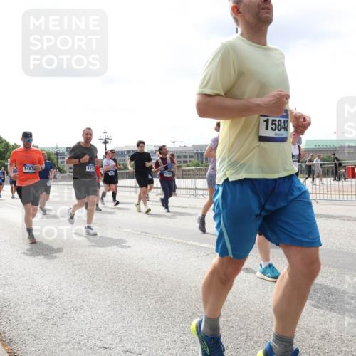 29.06.2025 - hella hamburg halbmarathon Lena Gebhardt http://msf.ph/oto/8412689 29.06.2025 10:41:58 Lombardsbrücke 1487, 1712, 7477, 13772, 15842, 1039, 1314, 1509, 1623, 1648, 1712, 1752, 2145, 2153, 2523, 2974, 3276, 3326, 3459, 3460, 3568, 4329, 4541, 4735, 4736, 4787, 4885, 5419, 5432, 5671, 6136, 6137, 6153, 6320, 6430, 6436, 6450, 6618, 6837, 6846, 6917, 7357, 7477, 7955, 7968, 8004, 8014, 8162, 8163, 8300, 8301, 8443, 8848, 8897, 8908, 9008, 9223, 9370, 9467, 9588, 10027, 10348, 10623, 11011 meine-sportfotos.de