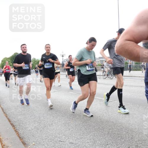 29.06.2025 - hella hamburg halbmarathon Lena Gebhardt http://msf.ph/oto/8412700 29.06.2025 10:51:16 Lombardsbrücke 1404, 120, 17079, 16427, 7825, 1197, 1129, 1203, 1208, 1404, 1478, 1617, 1997, 2202, 2308, 2358, 2380, 2484, 2485, 2736, 2778, 2859, 3934, 4156, 4652, 4713, 4771, 4808, 4848, 4878, 4920, 5286, 5289, 5357, 5394, 5530, 6091, 6178, 6945, 6954, 6961, 7012, 7141, 7769, 7770, 7771, 7825, 7841, 7871, 7992, 8040, 8200, 8410, 8672, 8779, 8986, 9166, 9167, 9582, 9583, 9763, 10029, 10496, 10552, 10614, 10636, 11034, 11052, 11252, 11268, 11575, 11577, 14534 meine-sportfotos.de