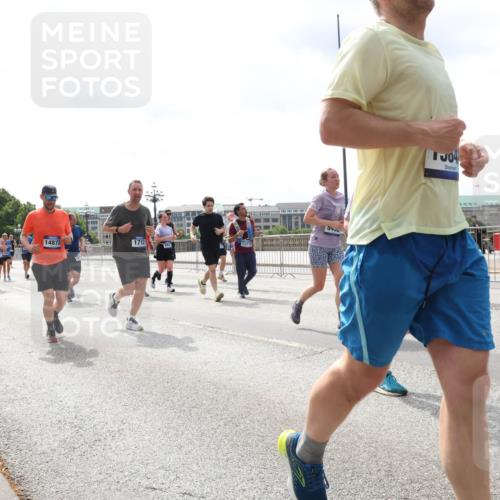 29.06.2025 - hella hamburg halbmarathon Lena Gebhardt http://msf.ph/oto/8412720 29.06.2025 10:41:58 Lombardsbrücke 14872, 1712, 684, 13772, 7477, 343, 1004, 1039, 1314, 1509, 1623, 1648, 1712, 1752, 2145, 2153, 2523, 2974, 3276, 3326, 3459, 3460, 3568, 4329, 4541, 4735, 4736, 4787, 4885, 5419, 5432, 5671, 6136, 6137, 6153, 6320, 6430, 6436, 6450, 6618, 6837, 6846, 6917, 7357, 7477, 7955, 7968, 8004, 8014, 8162, 8163, 8300, 8301, 8443, 8848, 8897, 8908, 9008, 9223, 9370, 9467, 9588, 10027, 10348, 10623, 11011 meine-sportfotos.de