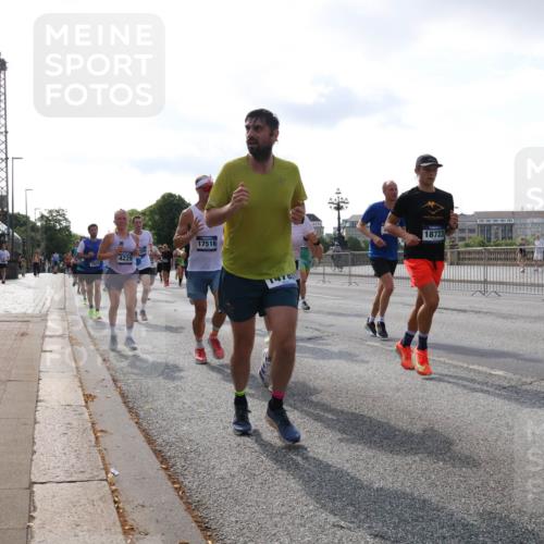 29.06.2025 - hella hamburg halbmarathon Lena Gebhardt http://msf.ph/oto/8412728 29.06.2025 09:50:32 Lombardsbrücke 4229, 17516, 1470, 18723, 14798, 1209, 1358, 1615, 1675, 1688, 1697, 1700, 1803, 1882, 2415, 2568, 2675, 2719, 2826, 3332, 3626, 4205, 4229, 4380, 4398, 4823, 4893, 5248, 5409, 5436, 5472, 5508, 5745, 5752, 5791, 5803, 5916, 6080, 6458, 6529, 6649, 6686, 6687, 6704, 7026, 7774, 8450, 8958, 9017, 9116, 9294, 9302, 9365, 9711, 10064, 10218, 10783, 10894, 10922, 11281, 11284, 11305, 11379, 11767, 12292, 12540, 12554, 12895, 13725 meine-sportfotos.de