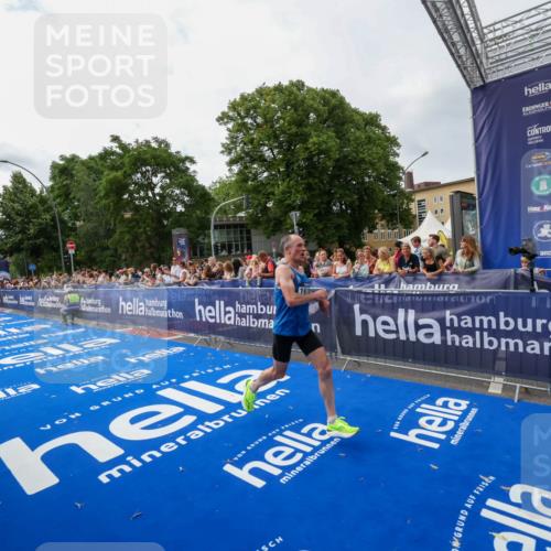 29.06.2025 - hella hamburg halbmarathon Zöllner http://msf.ph/oto/8412749 29.06.2025 10:23:40 Ziel 7834, 16169 meine-sportfotos.de