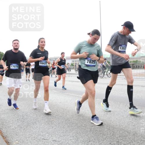29.06.2025 - hella hamburg halbmarathon Lena Gebhardt http://msf.ph/oto/8412775 29.06.2025 10:51:16 Lombardsbrücke 1404, 1203, 17079, 16427, 7825, 13522, 1129, 1203, 1208, 1404, 1478, 1617, 1997, 2202, 2308, 2358, 2380, 2484, 2485, 2736, 2778, 2859, 3934, 4156, 4652, 4713, 4771, 4808, 4848, 4878, 4920, 5286, 5289, 5357, 5394, 5530, 6091, 6178, 6945, 6954, 6961, 7012, 7141, 7769, 7770, 7771, 7825, 7841, 7871, 7992, 8040, 8200, 8410, 8672, 8779, 8986, 9166, 9167, 9582, 9583, 9763, 10029, 10496, 10552, 10614, 10636, 11034, 11052, 11252, 11268, 11575, 11577, 14534 meine-sportfotos.de