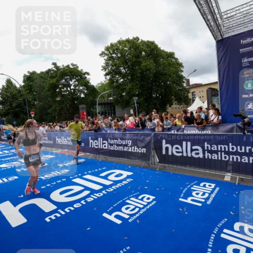 29.06.2025 - hella hamburg halbmarathon Zöllner http://msf.ph/oto/8412805 29.06.2025 10:47:07 Ziel 1460, 4093, 4377, 5472, 6700, 7908, 9794, 10122, 12579, 13728, 14415, 14449, 14783, 15684, 15825 meine-sportfotos.de