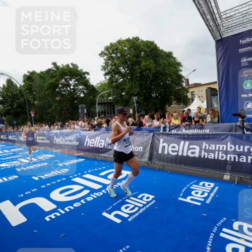 29.06.2025 - hella hamburg halbmarathon Zöllner http://msf.ph/oto/8412876 29.06.2025 10:23:49 Ziel 5301, 6699, 9151, 9447, 10780 meine-sportfotos.de