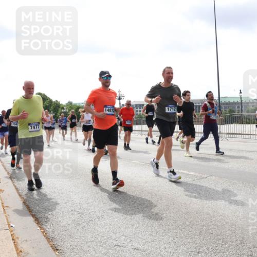29.06.2025 - hella hamburg halbmarathon Lena Gebhardt http://msf.ph/oto/8412880 29.06.2025 10:41:59 Lombardsbrücke 1648, 11943, 7477, 14872, 2258, 1712, 11659, 13772, 32, 1039, 1314, 1509, 1623, 1648, 1712, 1752, 2145, 2153, 2523, 2974, 3276, 3326, 3459, 3460, 3568, 4329, 4541, 4735, 4736, 4787, 4885, 5419, 5432, 5671, 6136, 6137, 6153, 6320, 6430, 6436, 6450, 6618, 6837, 6846, 6917, 7357, 7477, 7955, 7968, 8004, 8014, 8162, 8163, 8300, 8301, 8443, 8848, 8897, 8908, 9008, 9223, 9370, 9467, 9588, 10027, 10623, 11011 meine-sportfotos.de