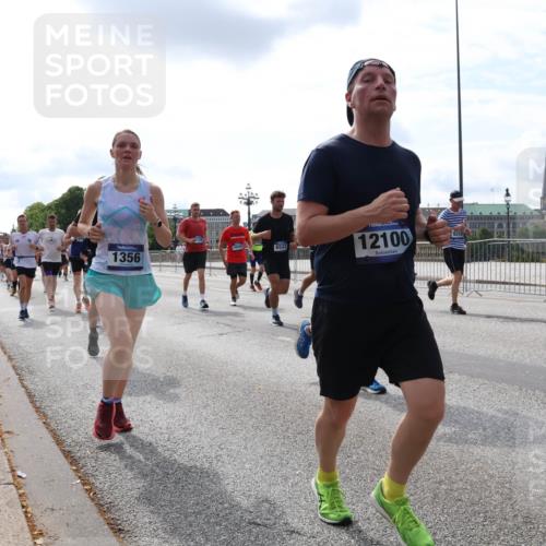 29.06.2025 - hella hamburg halbmarathon Lena Gebhardt http://msf.ph/oto/8412890 29.06.2025 10:17:17 Lombardsbrücke 10592, 1356, 12100, 1083, 1137, 1204, 1298, 1331, 1348, 1356, 1403, 1477, 1553, 1602, 2225, 2305, 2860, 2908, 3210, 3450, 3464, 3466, 3622, 3802, 3803, 4194, 4852, 5023, 5390, 5929, 5930, 5995, 6126, 6128, 6328, 6520, 6522, 6786, 6948, 7011, 7114, 7115, 7257, 7291, 7345, 7360, 7376, 7410, 7445, 7566, 7647, 7844, 7924, 7928, 7945, 8210, 8253, 8263, 8309, 8351, 8433, 8513, 8558, 8895, 8983, 9152, 9259, 9848 meine-sportfotos.de