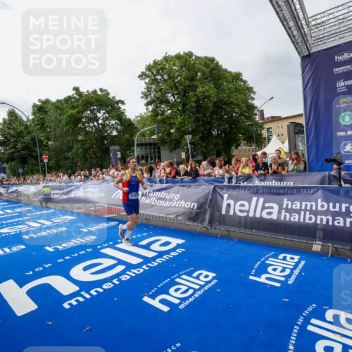 29.06.2025 - hella hamburg halbmarathon Zöllner http://msf.ph/oto/8412898 29.06.2025 10:23:50 Ziel 5301, 6699, 9151, 9447, 10780 meine-sportfotos.de