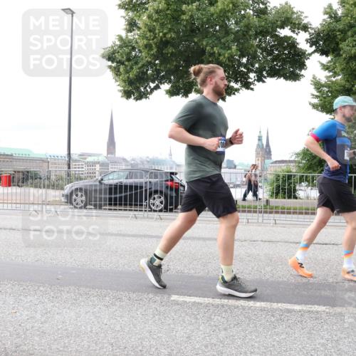 29.06.2025 - hella hamburg halbmarathon Lena Gebhardt http://msf.ph/oto/8412924 29.06.2025 10:25:47 Lombardsbrücke 08, 1093, 1305, 1479, 1481, 2278, 3343, 3765, 4378, 4797, 5028, 5497, 6663, 6869, 8881, 9811, 10104, 10219, 10845, 10846, 11139, 11157, 11596, 11662, 11699, 11828, 11859, 12074, 12505, 12838, 12945, 12946, 13510, 13653, 13842, 14179, 14223, 14936, 15016, 15119, 15283, 16289, 16354, 16381, 16421, 16422, 16927, 17369, 19144 meine-sportfotos.de