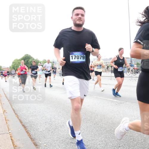 29.06.2025 - hella hamburg halbmarathon Lena Gebhardt http://msf.ph/oto/8412931 29.06.2025 10:51:17 Lombardsbrücke 1404, 1203, 17079, 14152, 11971, 1642, 1129, 1203, 1208, 1404, 1478, 1617, 1997, 2202, 2308, 2358, 2380, 2484, 2485, 2736, 2778, 2859, 3934, 4156, 4652, 4713, 4748, 4771, 4808, 4848, 4878, 4920, 5286, 5289, 5357, 5394, 5530, 6091, 6178, 6945, 6954, 6961, 7012, 7141, 7769, 7770, 7771, 7825, 7841, 7871, 7992, 8040, 8125, 8200, 8410, 8672, 8779, 8986, 9166, 9167, 9582, 9583, 9763, 10029, 10496, 10552, 10614, 10636, 11034, 11052, 11252, 11268, 11575, 11577, 14534 meine-sportfotos.de
