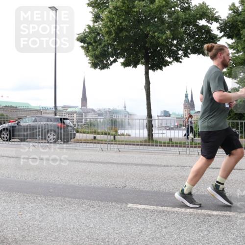 29.06.2025 - hella hamburg halbmarathon Lena Gebhardt http://msf.ph/oto/8412955 29.06.2025 10:25:48 Lombardsbrücke 1093, 1305, 1479, 1481, 2278, 3343, 3765, 4378, 4797, 5028, 5497, 6663, 6869, 8276, 8881, 9811, 10104, 10219, 10845, 10846, 11139, 11157, 11596, 11662, 11699, 11828, 11859, 12074, 12505, 12838, 12945, 12946, 13653, 13842, 14179, 14223, 14356, 14936, 15016, 15119, 15283, 16289, 16354, 16381, 16422, 16927, 17369, 19144 meine-sportfotos.de