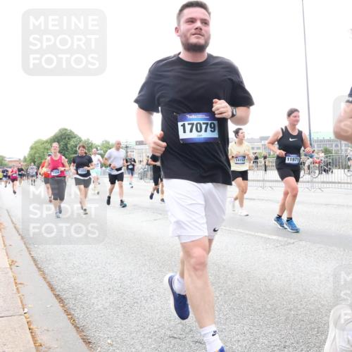 29.06.2025 - hella hamburg halbmarathon Lena Gebhardt http://msf.ph/oto/8412956 29.06.2025 10:51:17 Lombardsbrücke 1404, 1203, 17079, 14152, 11971, 1129, 1203, 1208, 1404, 1478, 1617, 1997, 2202, 2308, 2358, 2380, 2484, 2485, 2736, 2778, 2859, 3934, 4156, 4652, 4713, 4748, 4771, 4808, 4848, 4878, 4920, 5286, 5289, 5357, 5394, 5530, 6091, 6178, 6945, 6954, 6961, 7012, 7141, 7769, 7770, 7771, 7825, 7841, 7871, 7992, 8040, 8125, 8200, 8410, 8672, 8779, 8986, 9166, 9167, 9582, 9583, 9763, 10029, 10496, 10552, 10614, 10636, 11034, 11052, 11252, 11268, 11575, 11577, 14534 meine-sportfotos.de