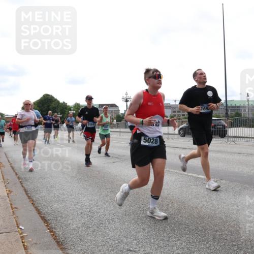 29.06.2025 - hella hamburg halbmarathon Lena Gebhardt http://msf.ph/oto/8413001 29.06.2025 10:25:48 Lombardsbrücke 13653, 5564, 1093, 5028, 169, 1093, 1305, 1479, 1481, 2278, 3343, 3765, 4378, 4797, 5028, 5497, 6663, 6869, 8276, 8881, 9811, 10104, 10219, 10845, 10846, 11139, 11157, 11596, 11662, 11699, 11828, 11859, 12074, 12505, 12838, 12945, 12946, 13653, 13842, 14179, 14223, 14356, 14936, 15016, 15119, 15283, 16289, 16354, 16381, 16422, 16927, 17369, 19144 meine-sportfotos.de