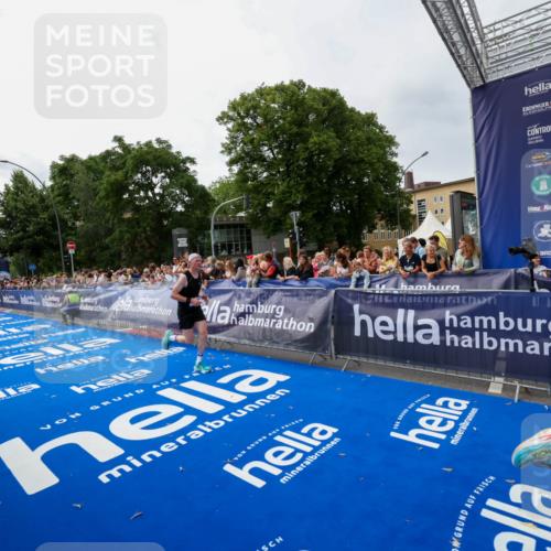 29.06.2025 - hella hamburg halbmarathon Zöllner http://msf.ph/oto/8413045 29.06.2025 10:23:56 Ziel 7963, 9447, 10780, 11194, 12360, 13440 meine-sportfotos.de