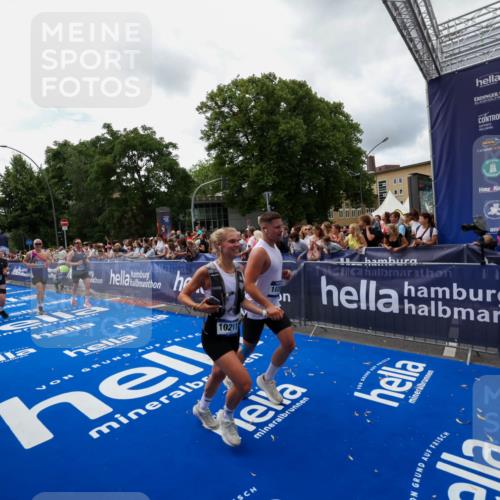 29.06.2025 - hella hamburg halbmarathon Zöllner http://msf.ph/oto/8413056 29.06.2025 10:47:21 Ziel 2864, 5024, 6134, 6168, 6203, 6716, 7480, 10208, 10211, 11518, 13672, 13782, 14722, 15611, 16089, 16286, 17915, 18856 meine-sportfotos.de