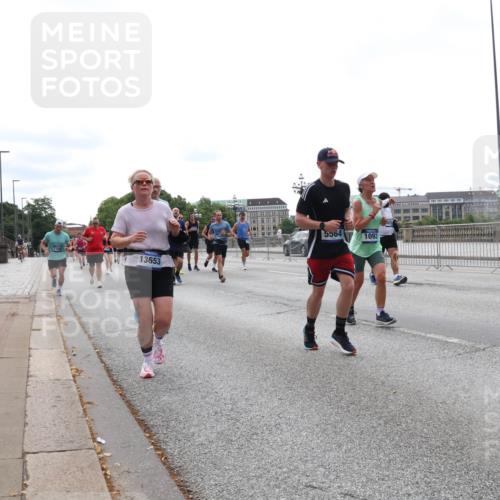 29.06.2025 - hella hamburg halbmarathon Lena Gebhardt http://msf.ph/oto/8413091 29.06.2025 10:25:50 Lombardsbrücke 13653, 5564, 1093, 1093, 1305, 1479, 1481, 2278, 3343, 3765, 4378, 4797, 5028, 5497, 6663, 6869, 8276, 8881, 9811, 10104, 10219, 10845, 10846, 11139, 11157, 11596, 11662, 11699, 11828, 11859, 12074, 12505, 12838, 12945, 12946, 13653, 13842, 14063, 14179, 14223, 14356, 14936, 15119, 15283, 16289, 16354, 16381, 16927, 17369, 19144 meine-sportfotos.de
