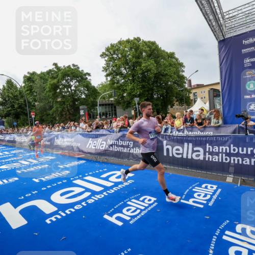 29.06.2025 - hella hamburg halbmarathon Zöllner http://msf.ph/oto/8413158 29.06.2025 10:24:03 Ziel 11194, 13440, 14753 meine-sportfotos.de