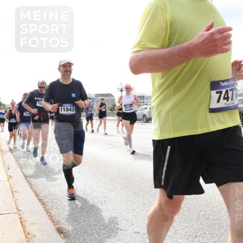 29.06.2025 - hella hamburg halbmarathon Lena Gebhardt http://msf.ph/oto/8413183 29.06.2025 10:42:01 Lombardsbrücke 6430, 1648, 158, 6137, 11943, 7471, 684, 1039, 1314, 1509, 1623, 1624, 1648, 1712, 1752, 2145, 2153, 2523, 2974, 3276, 3326, 3459, 3460, 3568, 4329, 4353, 4541, 4735, 4736, 4787, 4885, 5419, 5432, 5671, 6136, 6137, 6153, 6320, 6430, 6436, 6450, 6618, 6837, 6846, 6917, 7357, 7477, 7955, 7968, 8004, 8014, 8162, 8163, 8300, 8301, 8443, 8459, 8712, 8848, 8897, 8908, 9008, 9223, 9370, 9467, 9588, 10027, 10623, 11011 meine-sportfotos.de