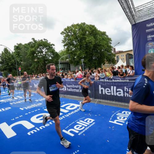29.06.2025 - hella hamburg halbmarathon Zöllner http://msf.ph/oto/8413184 29.06.2025 10:47:29 Ziel 51, 1012, 1592, 2274, 2839, 2864, 2869, 2953, 3304, 5532, 5650, 8693, 8852, 9305, 10423, 11021, 11077, 11491, 13782, 15350, 15611, 15923, 16089, 16819, 17846, 17905, 18758, 18974 meine-sportfotos.de