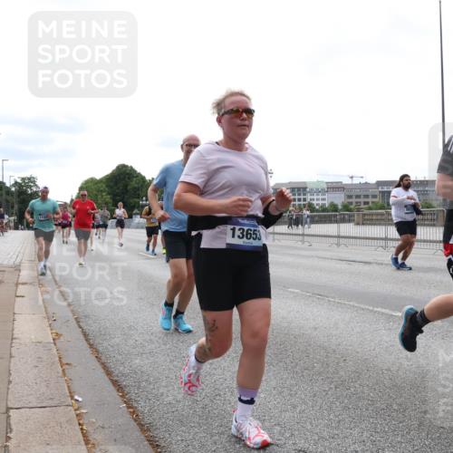 29.06.2025 - hella hamburg halbmarathon Lena Gebhardt http://msf.ph/oto/8413190 29.06.2025 10:25:51 Lombardsbrücke 13653, 5504, 109, 1093, 1305, 1479, 1481, 2278, 3343, 3765, 4378, 4797, 5028, 5497, 6663, 6869, 8276, 8881, 9811, 10104, 10219, 10845, 10846, 11139, 11157, 11596, 11662, 11699, 11828, 11859, 12074, 12505, 12838, 12945, 12946, 13653, 13842, 14063, 14179, 14223, 14356, 14726, 14936, 15283, 16289, 16354, 16381, 16927, 17369, 19144 meine-sportfotos.de